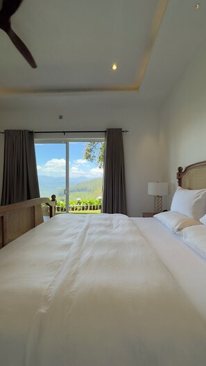 Five bedroom Villa with Private Pool | Premium bedding, desk, laptop workspace, soundproofing - Benito Bungalow by The Serendipity Collection (Haputhale)