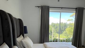 Junior Double or Twin Room | 5 bilik tidur, peralatan tempat tidur premium, meja