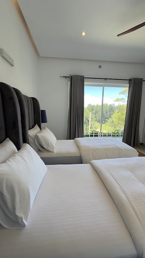 Junior Suite with Balcony | 5 bedrooms, premium bedding, desk, laptop workspace