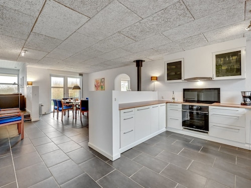 "Elia" - 300m from the sea by Interhome