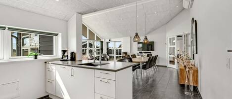 Fridge, microwave, dishwasher, cookware/dishes/utensils