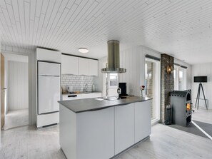 Kühlschrank, Geschirrspüler, Kochgeschirr/Geschirr/Besteck