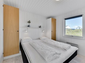 3 bedrooms, Internet