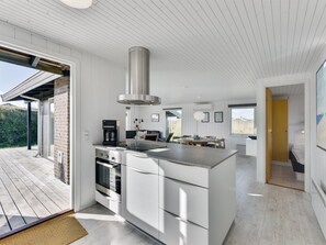 Kühlschrank, Geschirrspüler, Kochgeschirr/Geschirr/Besteck