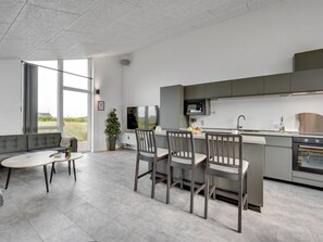 ثلاجة، ميكروويف، فرن، غسالة أطباق