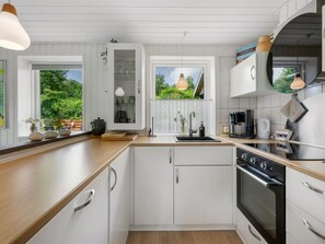 Kühlschrank, Mikrowelle, Geschirrspüler, Kochgeschirr/Geschirr/Besteck