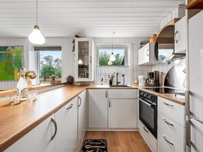 Fridge, microwave, dishwasher, cookware/dishes/utensils