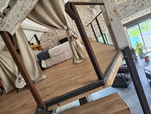 3 soverom, skrivebord, strykejern/-brett og wi-fi (inkludert)