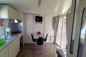 Kjøleskap, mikrobølgeovn, ovn og oppvaskmaskin