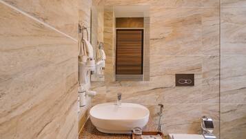 Shower, rainfall showerhead, free toiletries, hair dryer