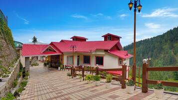 Vista frontal de la propiedad