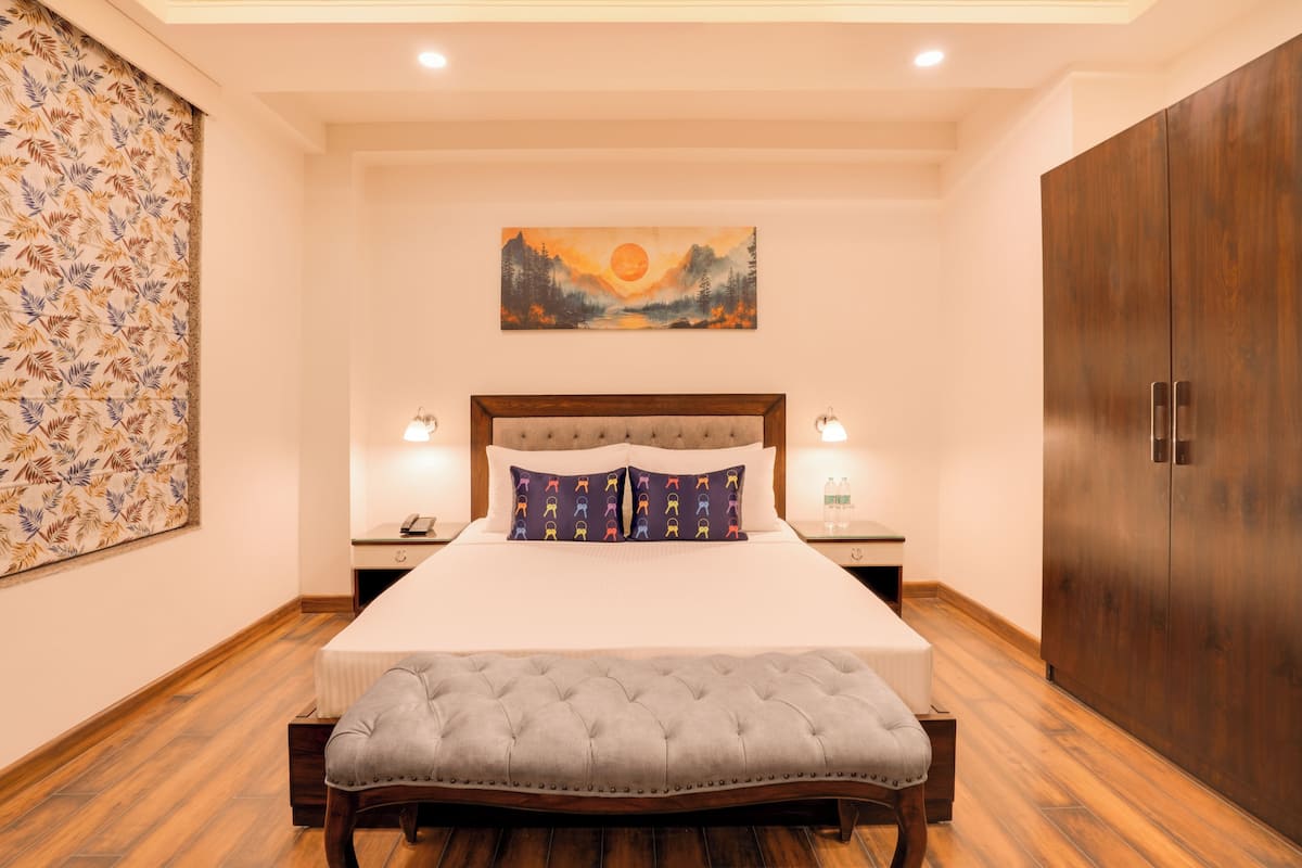 Studio Suite | Desk, iron/ironing board (on request), free WiFi