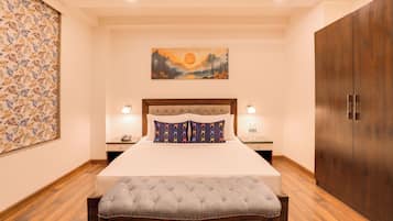 Studio Suite | Desk, iron/ironing board, free WiFi