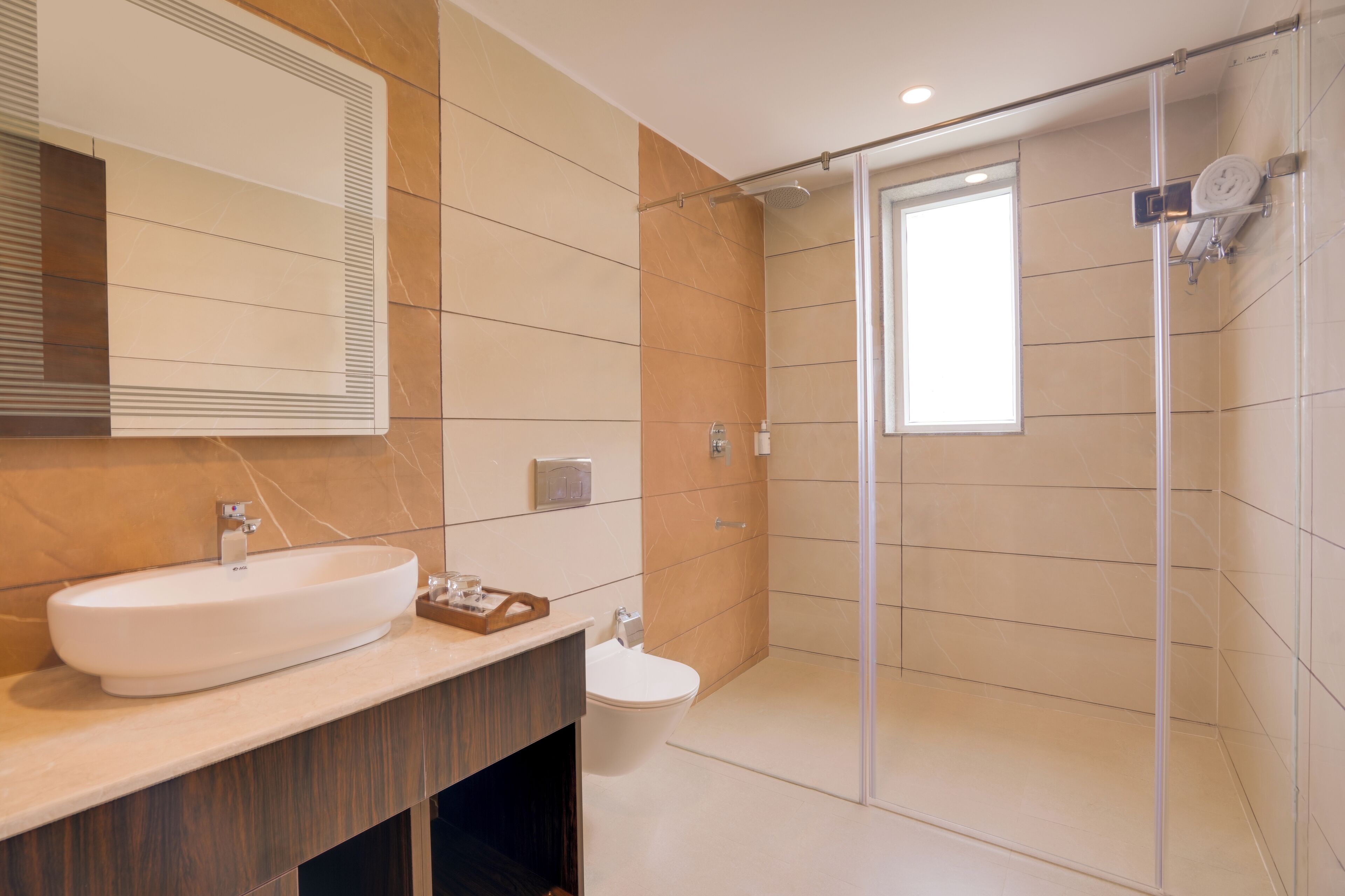 Superior Double Room with Balcony and Mountain view | 起居区 | 平板电视