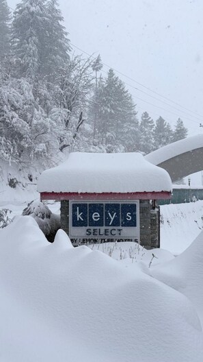 Exterior - Keys Select by Lemon Tree Hotels, Kufri, Shimla (Theog)