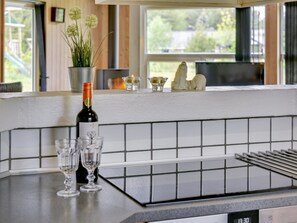 Fridge, microwave, dishwasher, cookware/dishes/utensils