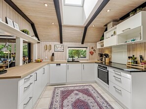 Fridge, microwave, dishwasher, cookware/dishes/utensils