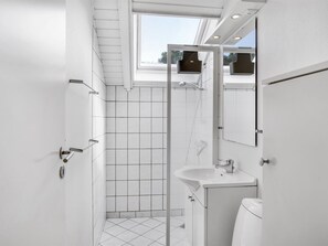 Bathroom - "Egbert" - 900m from the sea by Interhome (Vejers Strand)