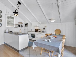 Kühlschrank, Mikrowelle, Ofen, Geschirrspüler
