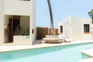 Pool - Casa Aymara 101: Nearby Beach & Starlink WiFi (Brisas de Zicatela)