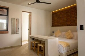 1 bedroom, desk, WiFi, bed sheets - Casa Aymara 101: Nearby Beach & Starlink WiFi (Brisas de Zicatela)