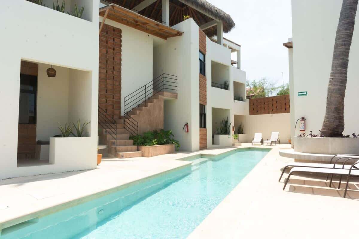 Pool - Casa Aymara 101: Nearby Beach & Starlink WiFi (Brisas de Zicatela)
