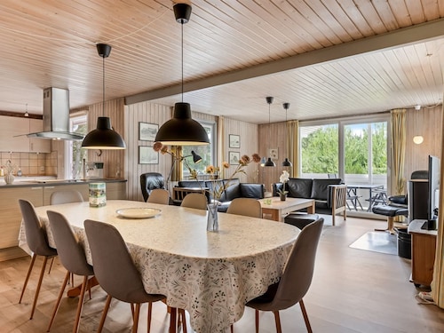 "Gabriela" - 1km from the sea by Interhome