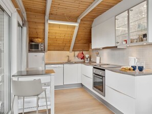 Fridge, microwave, dishwasher, cookware/dishes/utensils