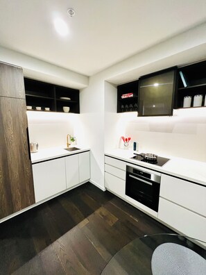 Fridge, microwave, oven, stovetop - Modern cosy CBD Apartment with Luxury Indoor Pool, Jacuzzi, Sauna & Steam Room
 (Melbourne)