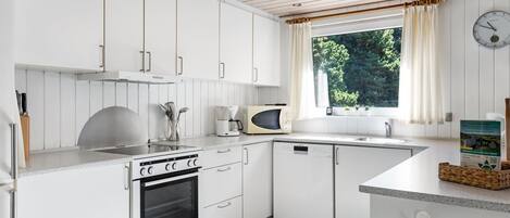 Kühlschrank, Mikrowelle, Ofen, Geschirrspüler