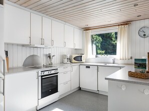 Réfrigérateur, micro-ondes, four, lave-vaisselle