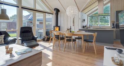 "Hellena" - 90m from the sea by Interhome