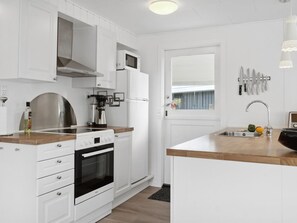Fridge, microwave, dishwasher, cookware/dishes/utensils