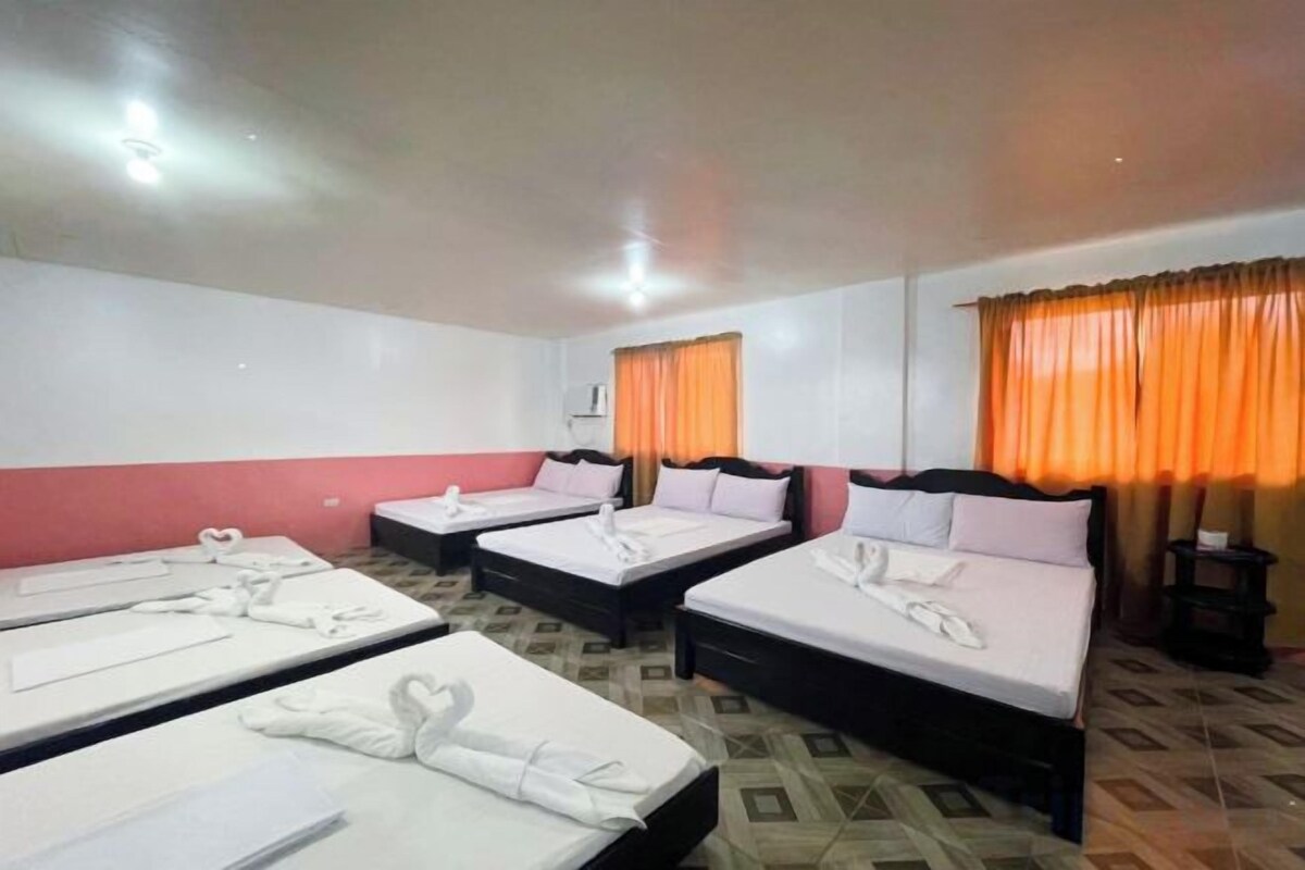 Family Standard Room (13 Pax)