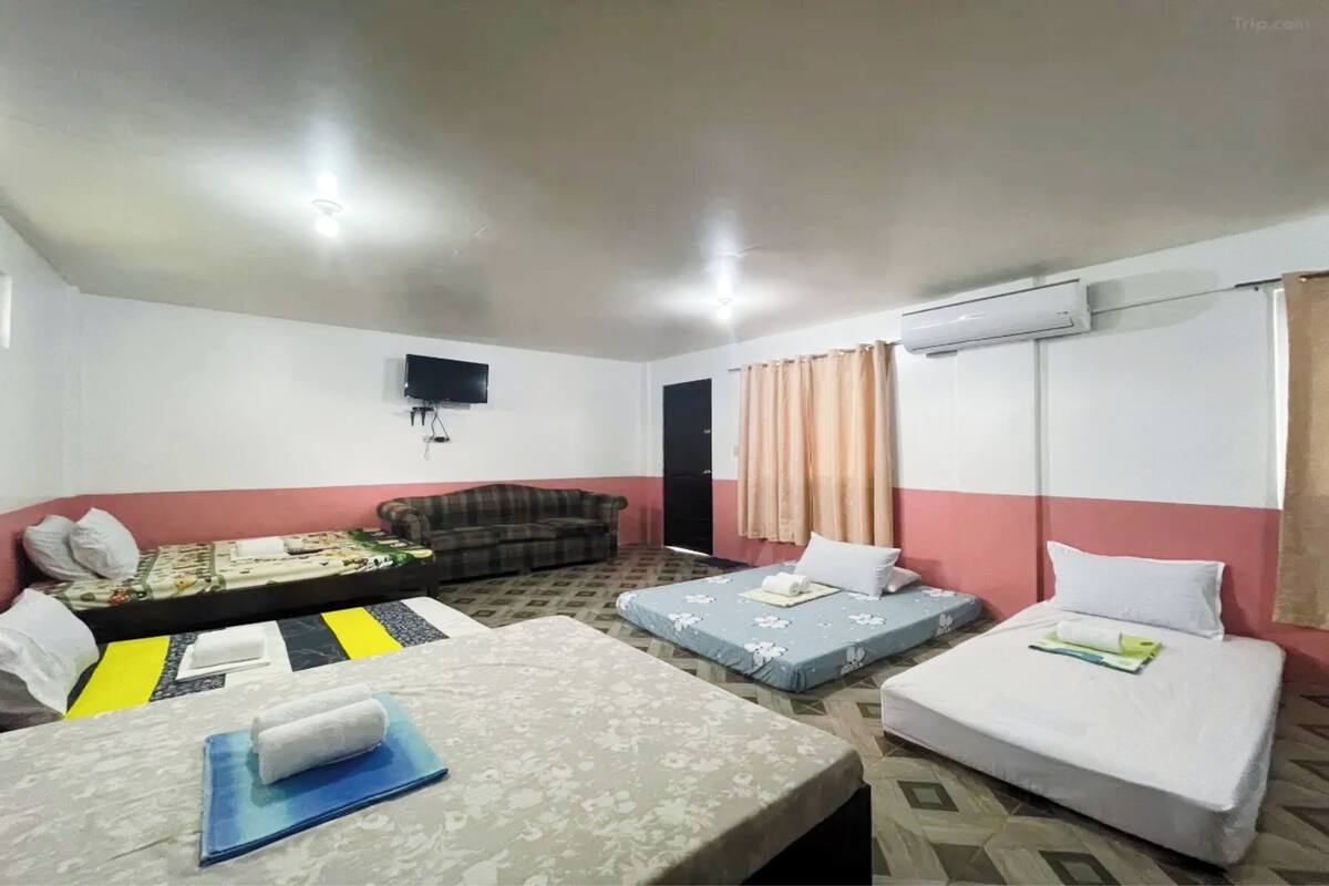 1 bedroom, desk, bed sheets