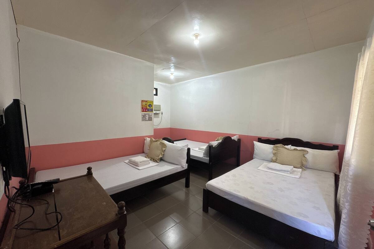 1 bedroom, desk, bed sheets