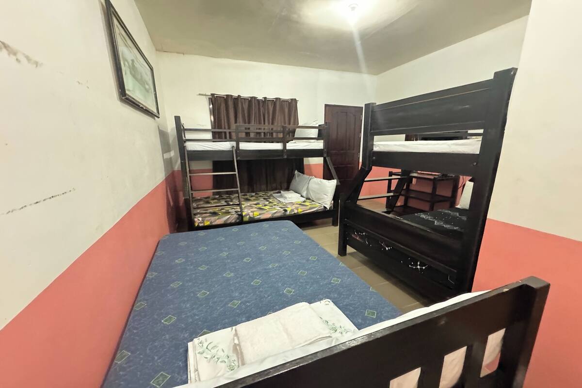 1 bedroom, desk, bed sheets