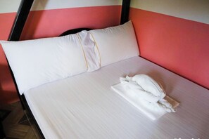 1 chambre, bureau, draps fournis