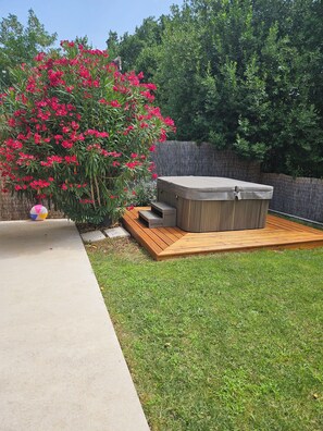 Terrace/patio - Kuća za odmor sa jacuzzijem u dvorištu. Mirna lokacija 2km od plaže (Icici)