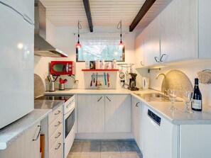 Kühlschrank, Mikrowelle, Ofen, Geschirrspüler