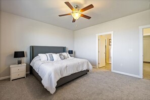 4 soverom, skrivebord, strykejern/-brett og wi-fi (inkludert)