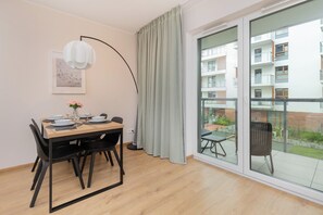 Apartment, 1 Bedroom, Balcony | Living room