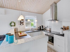 Réfrigérateur, micro-ondes, lave-vaisselle