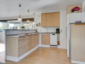 Fridge, microwave, dishwasher, cookware/dishes/utensils