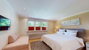 3 bedrooms, desk, iron/ironing board, WiFi - Cozy deluxe vacation home with terrace, garden, parking space and sauna (Borkum)