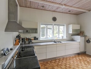 Fridge, microwave, dishwasher, cookware/dishes/utensils