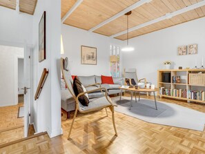 Televisión y chimenea 