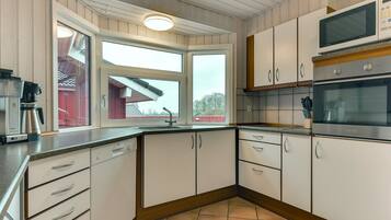 Réfrigérateur, micro-ondes, lave-vaisselle