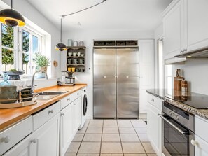 Fridge, microwave, dishwasher, cookware/dishes/utensils