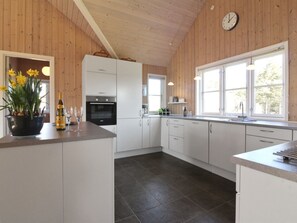 Fridge, microwave, dishwasher, cookware/dishes/utensils